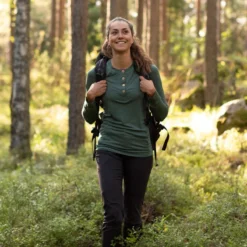 Organic Wool And Silk Longsleeve (Dame) -Campingutstyr Salg 2024 19 069bb4b49c longsleeve green woman northern playground 4 full