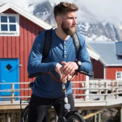 Organic Wool And Silk Longsleeve (Herre) -Campingutstyr Salg 2024 19 34691253b5 longsleeve blue man northern playground 3 full