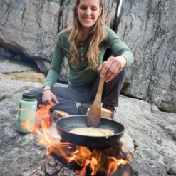 Organic Wool And Silk Longsleeve (Dame) -Campingutstyr Salg 2024 19 5c65c7adac longsleeve green woman northern playground 3 full