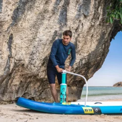 Aztron Giant Pump (SUP) -Campingutstyr Salg 2024 AZTRON Giant Pump mann stemning