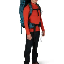 Osprey Atmos AG 65 Tursekk Herre -Campingutstyr Salg 2024 Atmos 65L S22 OnBody1 VenturiBlue web