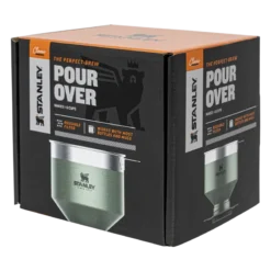 Stanley Classic Perfect Brew Pour Over -Campingutstyr Salg 2024 B2B Large PNG Classic Pour Over packaging hero 1800x1800 e9d5278b 2822 44c0 a1a6 9ebd39b48a59