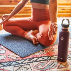 Hydro Flask Standard Mouth Isolerende Drikkeflaske (621 Ml) -Campingutstyr Salg 2024 Hydro Flask Standard Mouth Isolerende Drikkeflaske 621ml yoga