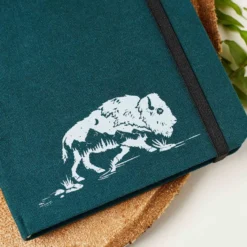 United By Blue Explorer Traveler Journal -Campingutstyr Salg 2024 Journal green 02 2000x 770c347b 7845 4140 b338 caae09df3dd7 scaled