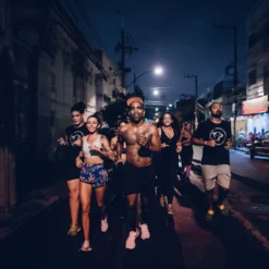 On The Run - Running Across The Globe -Campingutstyr Salg 2024 On the Run p.51 PhotoCourtesyofGhettoCollectiveArchive OntheRun gestalten2021 1 2000x c91f69d9 a74e 4976 a709 12f16d60fc69