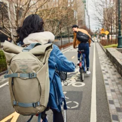 Osprey Metron 22 Roll Top Pack -Campingutstyr Salg 2024 Osprey Metron 22 Roll Top Pack Tan Concrete stemning