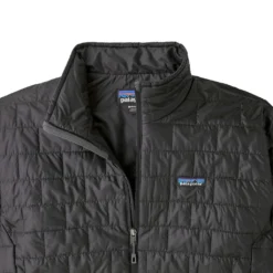 Patagonia Nano Puff Jacket (Herre) -Campingutstyr Salg 2024 Patagonia Nano Puff Syntetisk Dunjakke Herre Black front detalj