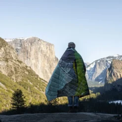 Rumpl The Original Puffy Blanket (Yosemite) -Campingutstyr Salg 2024 Rumpl The Original Puffy Blanket Yosemite fjellstemning