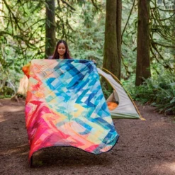 Rumpl The Original Puffy Blanket Turpledd (Geo) -Campingutstyr Salg 2024 Rumpl The Original Puffy Blanket Turpledd Geo modell telt