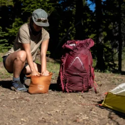 Osprey Ultralight DrySack 12 -Campingutstyr Salg 2024 S23 ULDrysack MarkMcInnis Exp 8 7 24 51 web