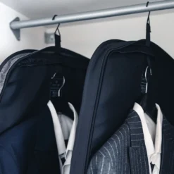 Suit Up Bag - Aktiv Til Jobb -Campingutstyr Salg 2024 SuitUp Skap 2 2048x 4dfdf32a 8797 4dec b1c9 9e27fbcd5991