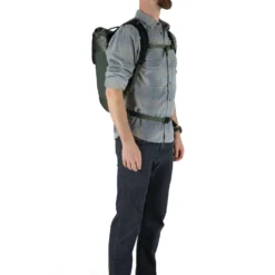 Osprey Transporter Flap -Campingutstyr Salg 2024 Transporter Flap F21 OnBody1 HaybaleGreen web