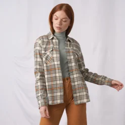 United By Blue Responsible Flanellskjorte - Juniper (Dame) -Campingutstyr Salg 2024 United By Blue Responsible Flanellskjorte Dame Juniper modell detalj