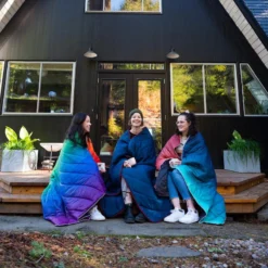 Rumpl The Original Puffy Blanket Turpledd (Rainbow Fade) -Campingutstyr Salg 2024 X 211015 Lifestyle OGPuffy ArizonaFade RainbowFade Deepwater SamsonHatae 104