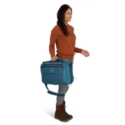 Osprey Ozone Boarding Bag 20 Liter -Campingutstyr Salg 2024 ozoneboardingbag f22 onbody3 coastalblue.jpg 2
