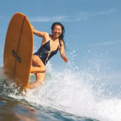 She Surf - The Rise Of Female Surfing -Campingutstyr Salg 2024 p.066 PhotoSashaGolyanova SheSurf gestalten2020Kopie 2000x cdef7b5a a0e9 48b3 ac2a 8f27d76b46b9