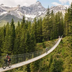 Grand Bikepacking Journeys 20 Grand Bikepacking Journeys -Campingutstyr Salg 2024 p 142top GrandBikepackingJourneys gestalten2022 NoUsageWithoutCredits 2000x png