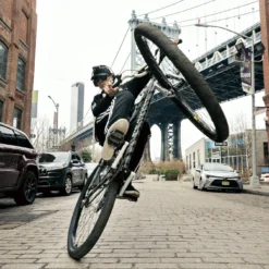 Urban Playgrounds -Campingutstyr Salg 2024 p 220 UrbanPlaygrounds gestalten2022 NoUsageWithoutCredits 2000x png