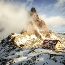Wanderlust Alps - Hiking Across The Alps -Campingutstyr Salg 2024 p 288bottom PhotoMartaKulesza WanderlustAlps gestalten2021 2000x jpg