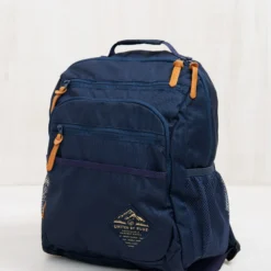 United By Blue Kids Rowe Backpack -Campingutstyr Salg 2024 rowe navy2 2000x dbdd75c6 288d 452d b347 6298c9eb2d4d